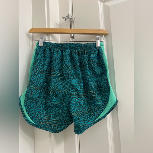 Graphic Nike summer shorts with built in liner - Picture 3 of 5